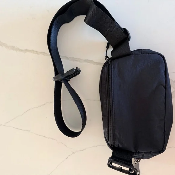 Lululemon Crossbody Bag & Card Case - Picture 16 of 16